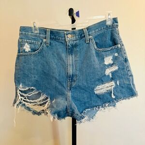 Levi’s High Waisted Mom Shorts Size 32
